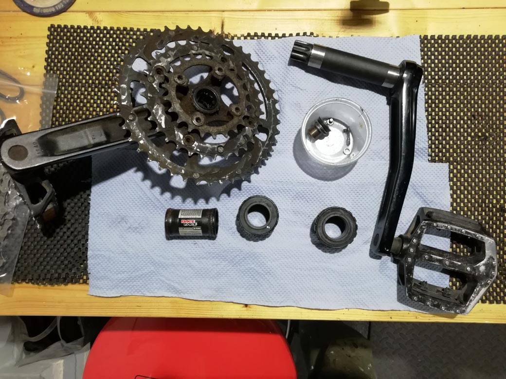 Hollow tech 2 crank dirty and in need of a service. Stripped and degreased then reassembled. Ipswich.